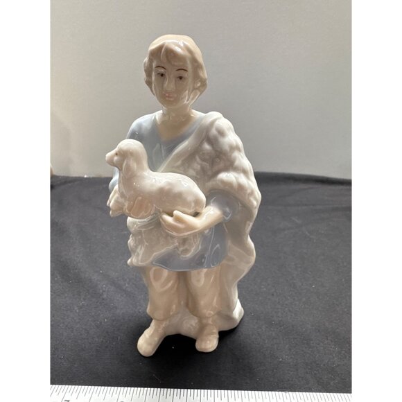 Royal Doulton 2005 Boy with Sheep Holiday Nativity Hand Painted NO Box - Picture 1 of 7